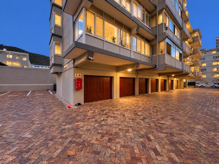 To Let 3 Bedroom Property for Rent in Sea Point Western Cape